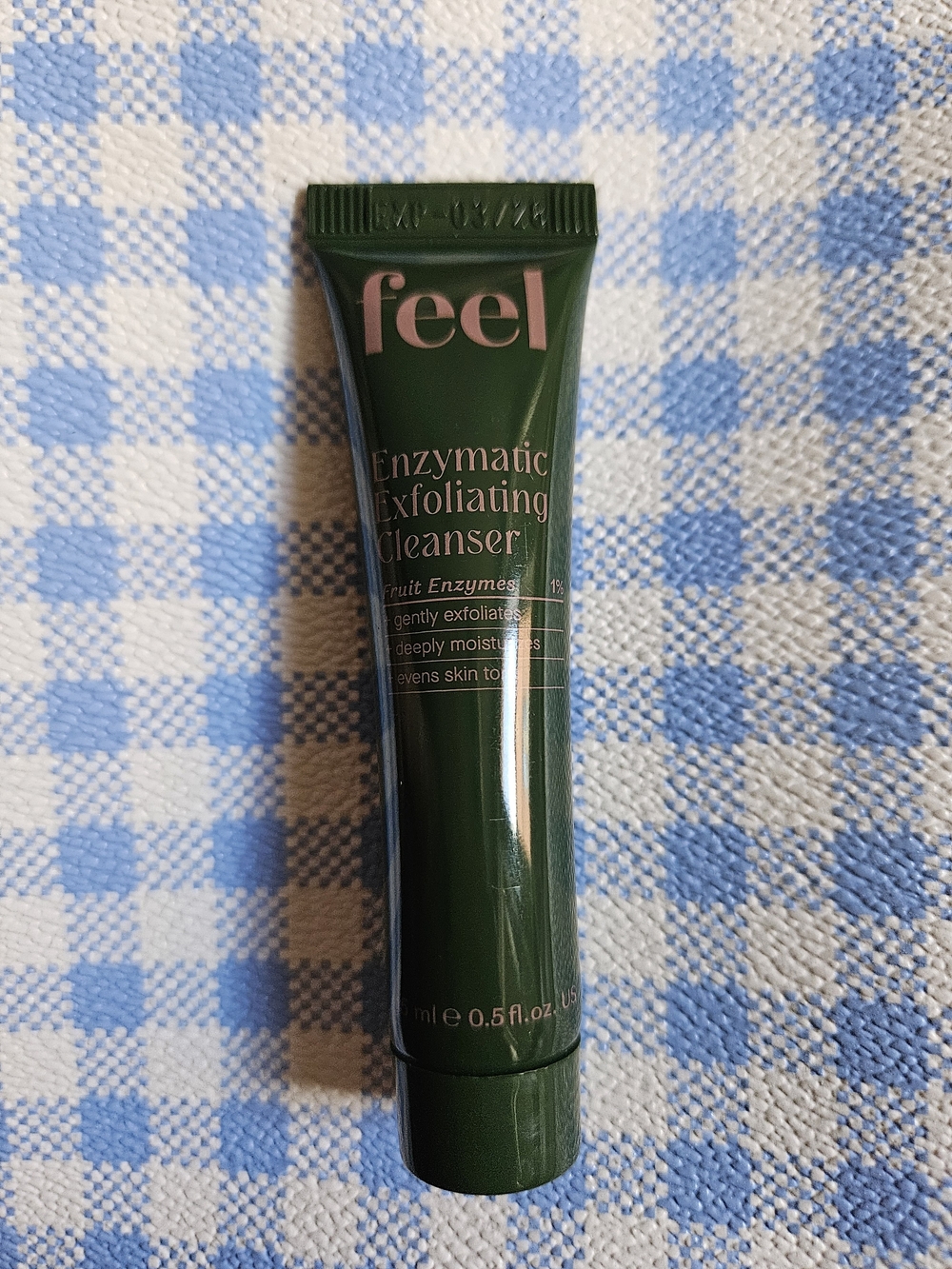 feel Enzymatic Exfoliating Cleanser - Dark Green